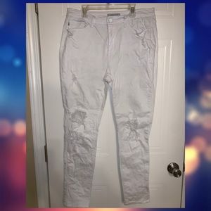 White denim Judy Blue 13/31 skinny fit Guc lace